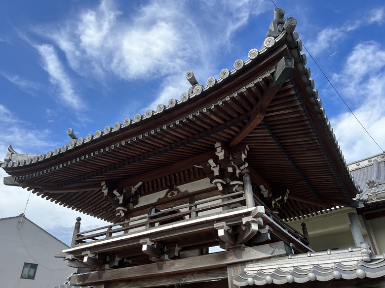 三津浜寺の屋根